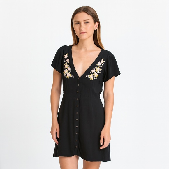 Abercrombie & Fitch Dresses & Skirts - Abercrombie & Fitch Floral Embroidered‎ Dress Size Small